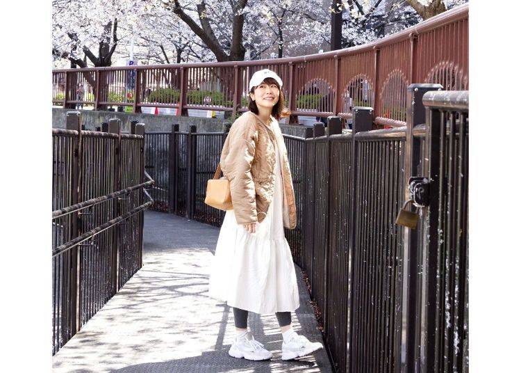 Light, warm down jacket paired with inner leggings—a go-to ensemble for Ms. Mentaiko during the mild chill of spring and fall (Photo from "Ms. Mentaiko's Life and Travel Diary" Facebook page)