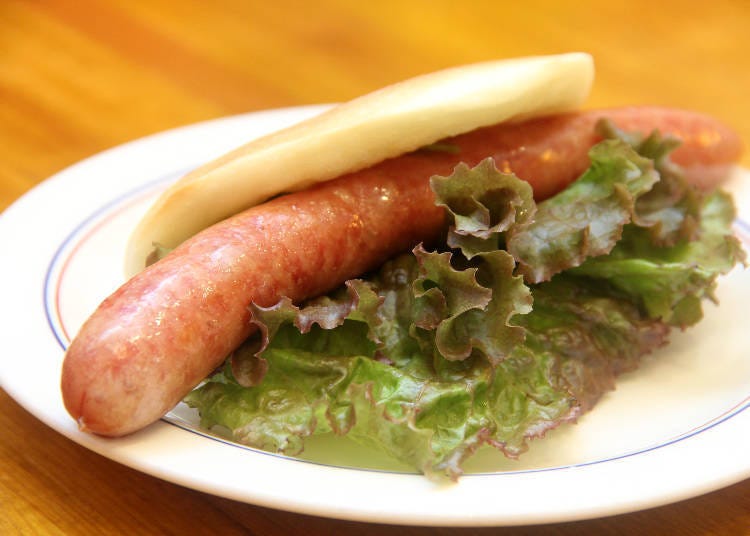 A sandwich with smoked sausage for 480 yen.