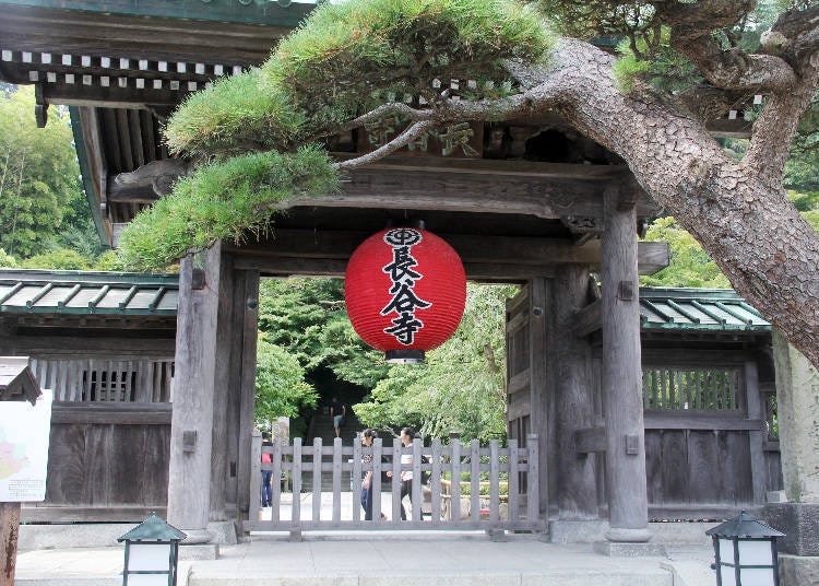 The red paper lantern of Hase-dera Temple’s main gate called Sanmon.