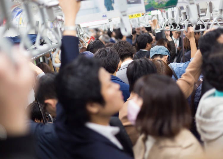 10.満員電車の過ごし方がおかしい！