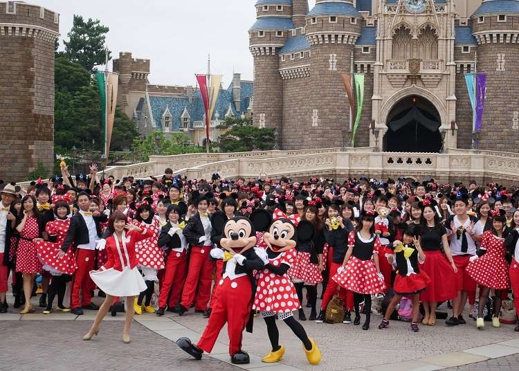 只有迪士尼才有的號召力！500名米奇米妮齊聚一堂，歡慶東京迪士尼萬聖節活動 20 週年