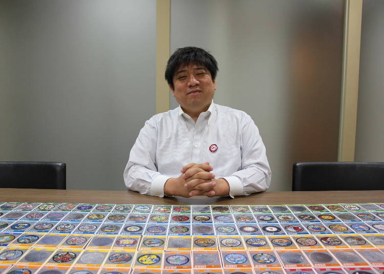 The creator of Manhole Cards, Mr. Hidekazu Yamada, with the 222 Manhole Cards