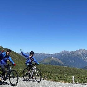 預約▶[岐阜] Japan Alps Norikura Skyline Guided Private E-Bike Tour in Gifu  
圖片提供：Rakuten Travel Experiences