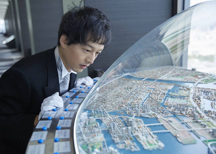 怪しい執事のサービスショット（今回はひとりでの参加だったので、少し寂しさが滲みます）