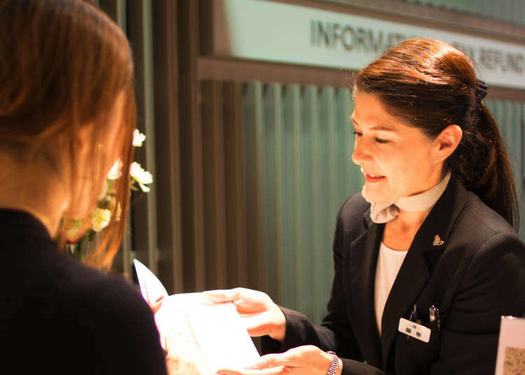 The Ultimate Shopping Experience: How Tokyo's Service Staff Conveys Japanese Hospitality to International Tourists