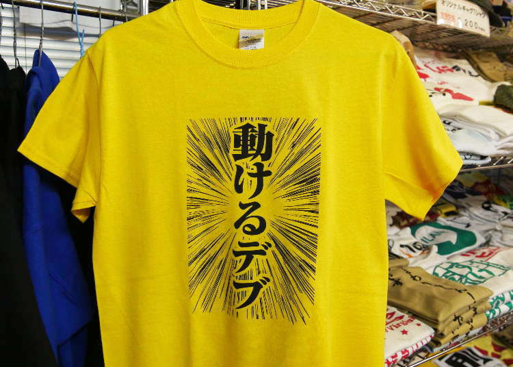秋葉原 おもしろ日本語tシャツ の老舗で外国人がお土産に買っていく