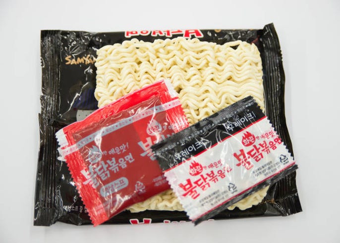 韓国の辛ラーメンを超えると噂の超激辛ラーメン ブルダックポックンミョン に挑戦してみたら Live Japan 日本の旅行 観光 体験ガイド
