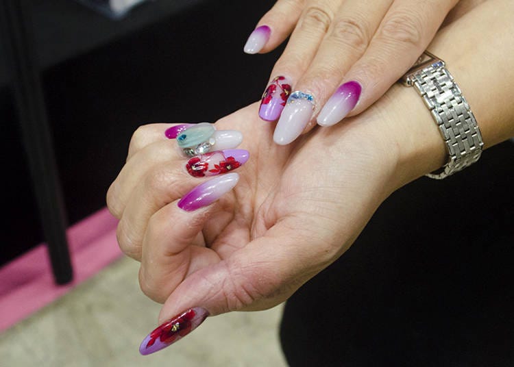 ▲Airgel manicures give the most beautiful ombré nails