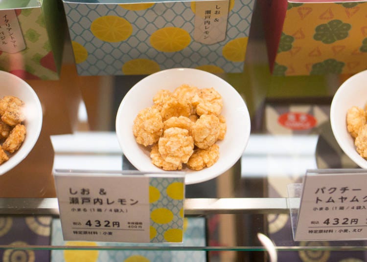 The “komaru” rice crackers (box of 4 little bags for 432 yen).