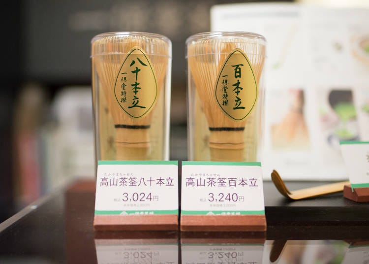 Left: Takayama chasen with 80 bristles (3,024 yen), right: Takayama chasen with 100 bristles (3,240 yen)