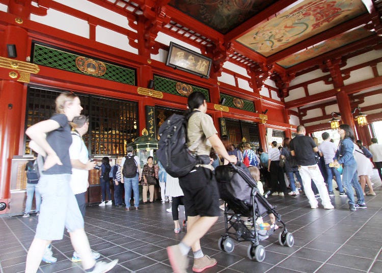 Entering the main hall with a stroller is perfectly alright.