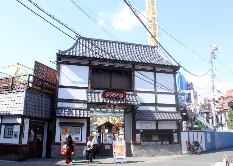 The entrance to Asakusa Hanayashiki
