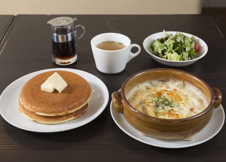 Gratin Set (グラタンセット) 1,180 yen Includes pancakes, salad, and soup