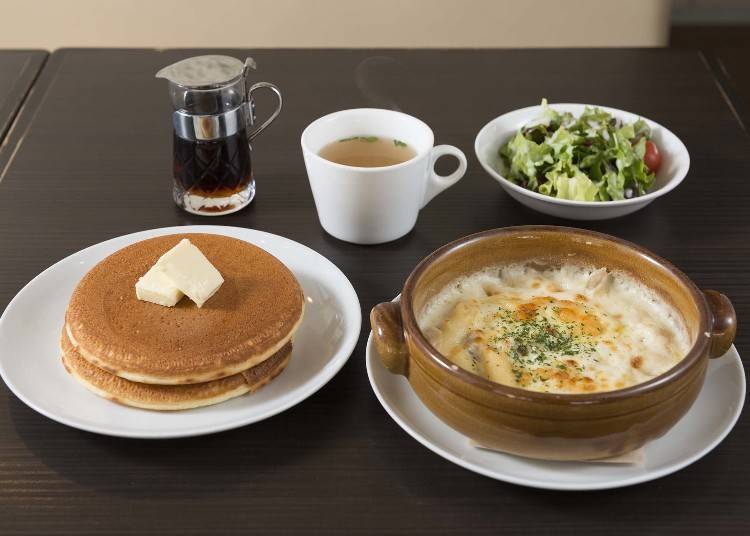 Gratin Set (グラタンセット) 1,180 yen Includes pancakes, salad, and soup
