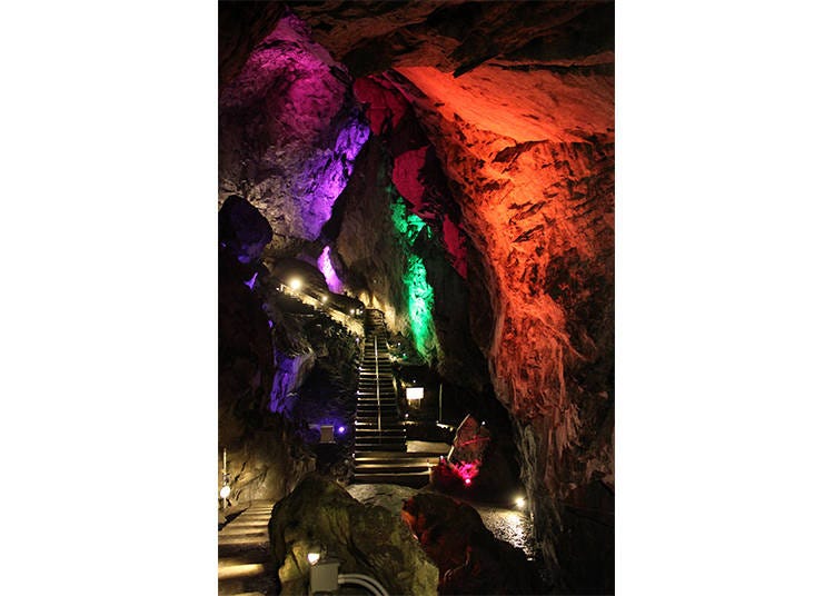2. Nippara Limestone Cave: Exploring Okutama’s Colorful Caves