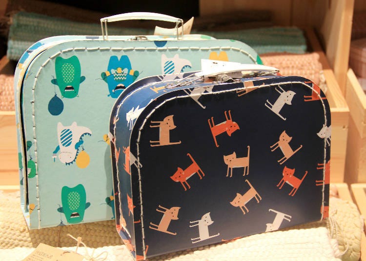 Paper suitcases: small, 505 yen; large, 1,144 yen