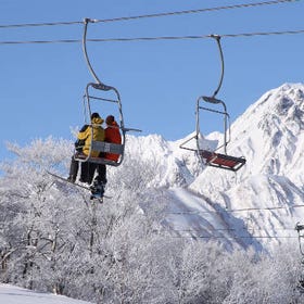 [Nagano] Hakuba Goryu Snow Resort Chair Lift and Ski Experience in Nagano