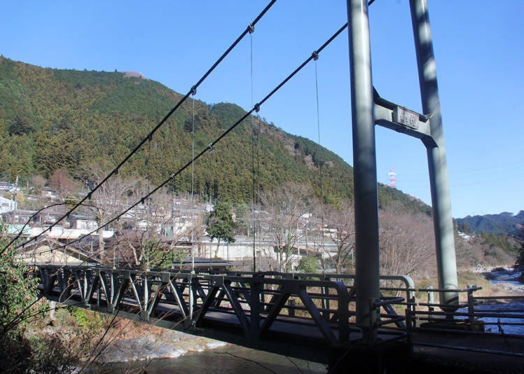 ▲A bridge crossing the beautiful valley floor in the village of Sawanoi