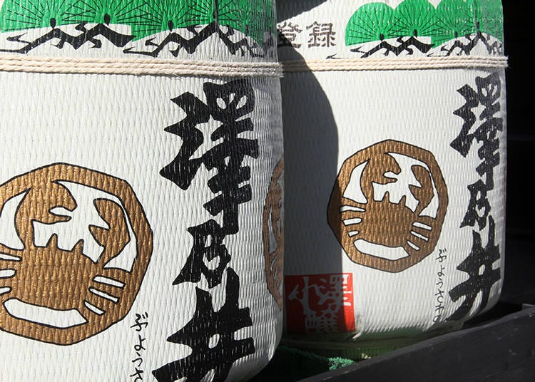 ▲Barrels of sake outside the brewery building – unfortunately they were empty!
