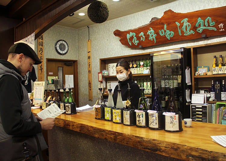 ▲こちらの日本酒バーでは、色んな種類の酒を試すことができる