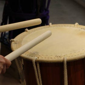 Taiko (Japanese Drum) Experience in Tokyo
Details & Bookings ▶
(Photo: Klook)