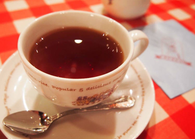 For 200 yen extra, you’ll get the drink set (with coffee, tea, and so on). There’s also a soup set for 380 yen (with soup and drink), and a dessert set for 480 yen (dessert and drink).