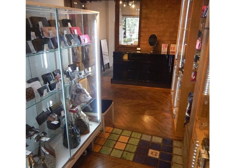 宝飾品から家電までさまざまな商品を扱う!『大蔵質店 赤坂店』