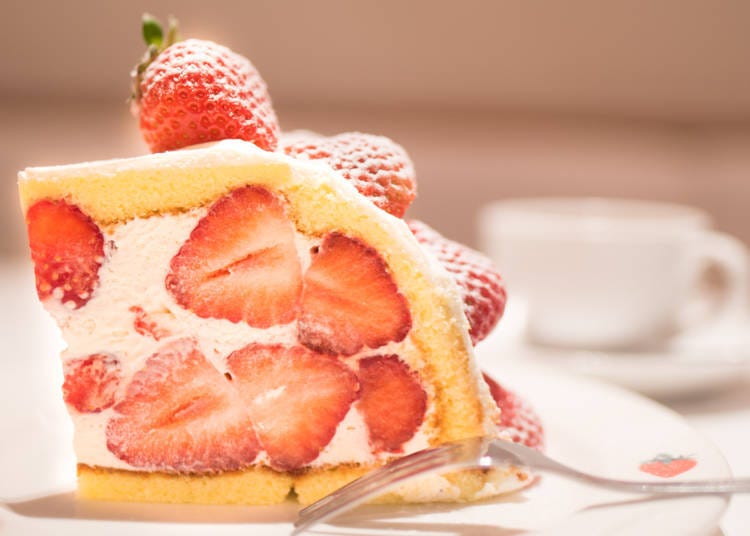 ▲ Amaō Strawberry Zuccotto, 1,404 yen (tax included)