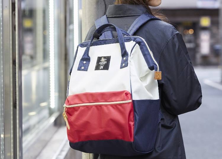 ▲ Anello “kuchigane” backpack for 4,500 yen (tax excluded), Champion coach jacket for 9,500 yen (tax excluded)