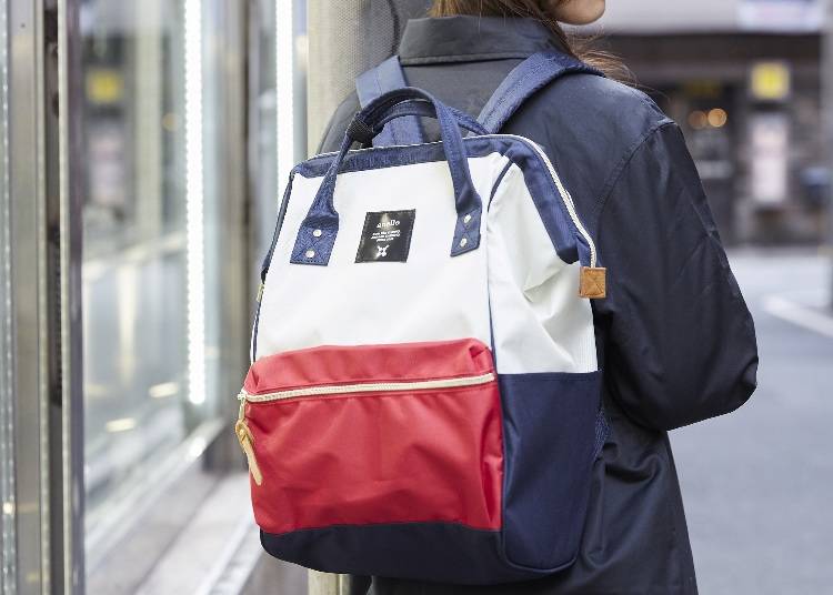 口金リュック 4,500円(税別)、チャンピオンコーチジャケット9,500円(税別)