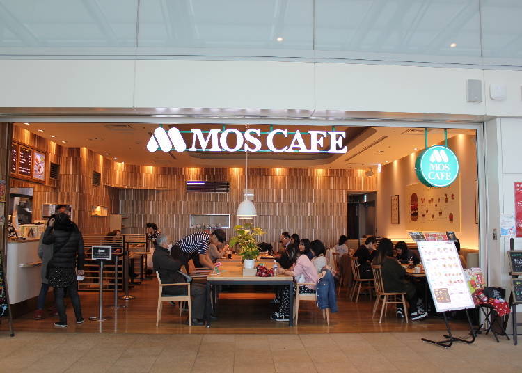 A Cafe With A View! Eat Mos Burger 24/7 at Mos Cafe　

Mos Cafe Haneda Airport International Terminal Store