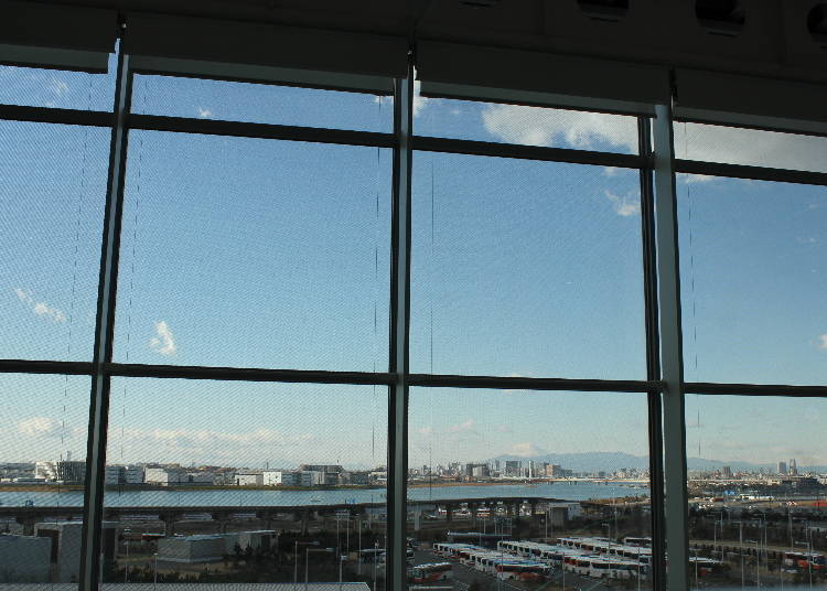 天氣好的時候可以從MOS CAFE的內用座位看到窗外的富士山美景。