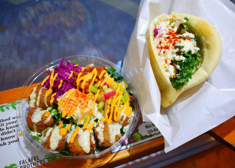 Falafel bowl (1,000 yen), falafel sandwich (900 yen)