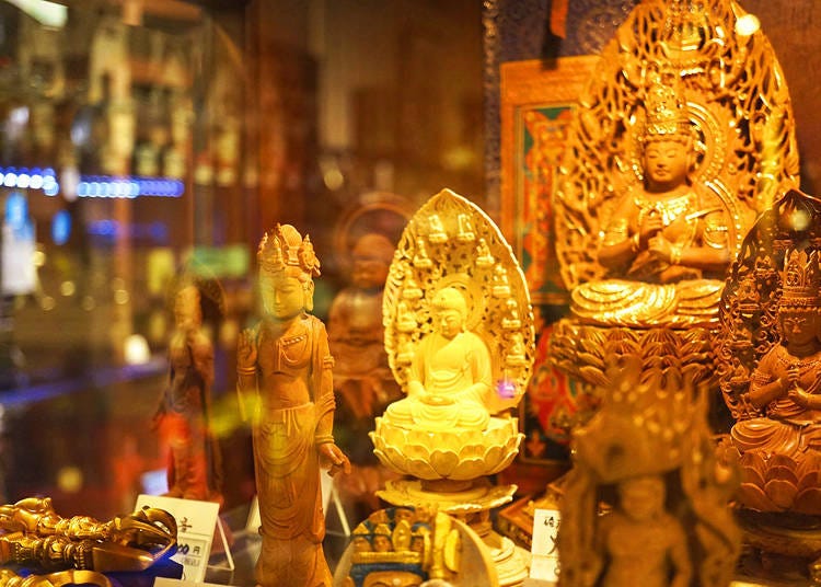 Nenjudo also stocks Buddhist statues and other holy relics. For 20,000 yen, you can buy a statue for the Buddhist patron of your Japanese zodiac animal.