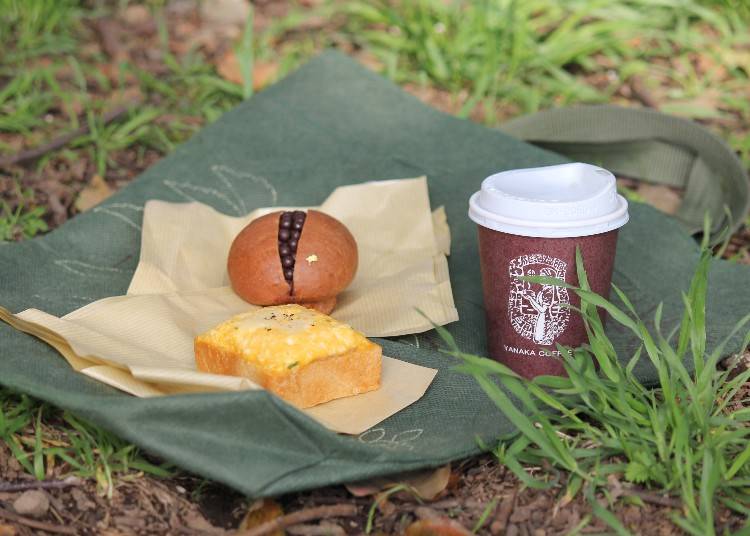 帶著喜愛的麵包與咖啡到代代木公園悠閒一下