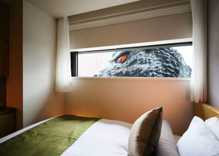 Seen from the hotel room, Godzilla looks frighteningly real! (TM & (c)TOHO CO.,LTD.)