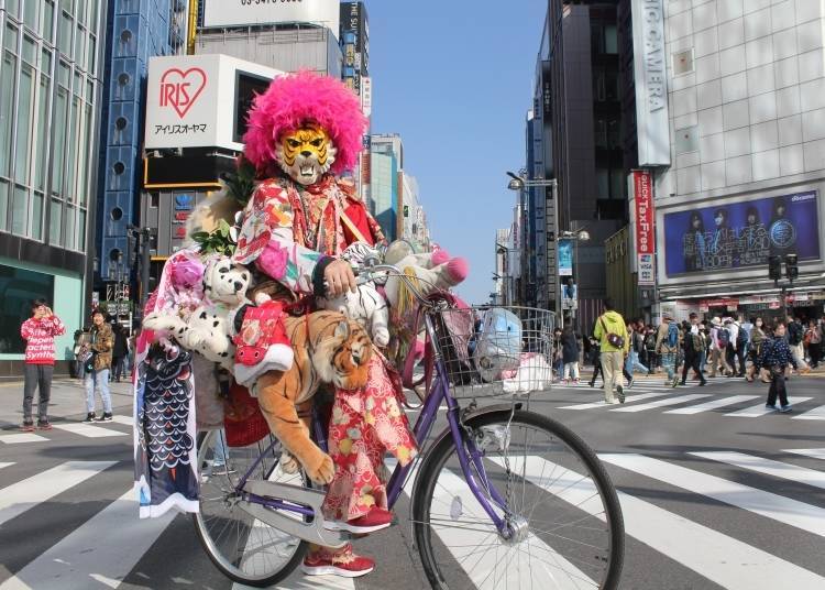 Secret Sightseeing Tip #5: Meet the Shinjuku Tiger, Tokyo’s Living Legend!