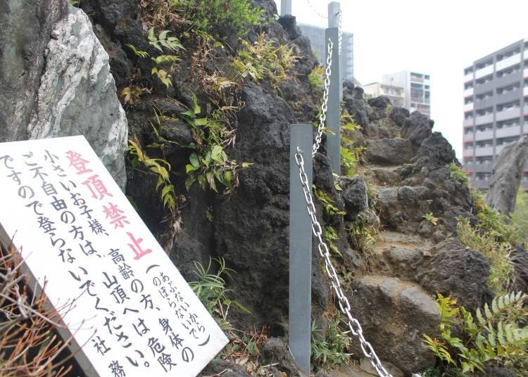 It may be a tiny mountain but it is still surprisingly steep, even featuring its own sign telling people to be careful.