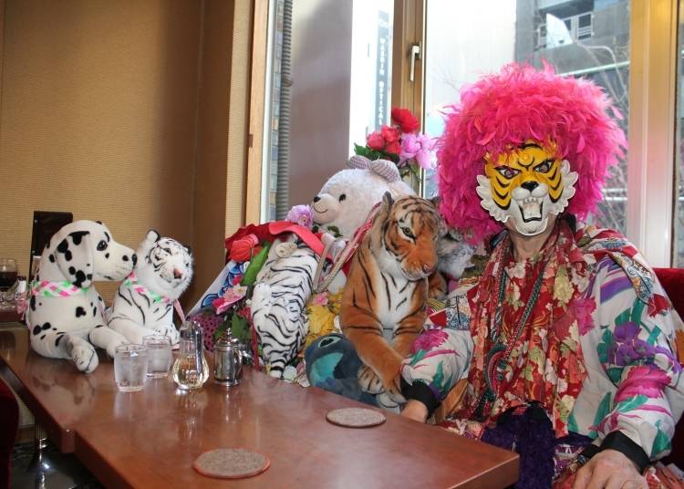 Tiger跟家人們在常去的咖啡廳「咖啡 西武」合影