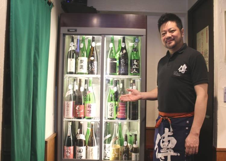 冰箱內共約有30種品牌商標的日本酒，皆可自由品嚐