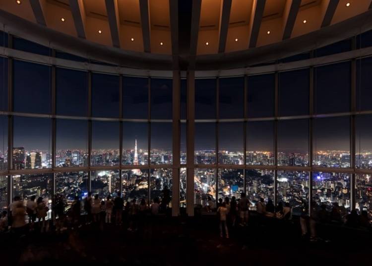 夜晚的「Sky Gallery1」，東京鐵塔耀眼的光芒讓人印象深刻