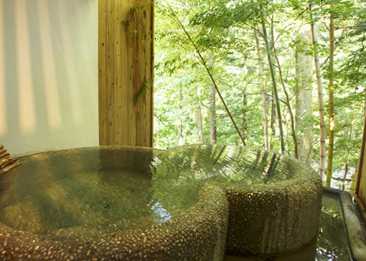 Shima Blue的每間客房都設有源泉100％自然流動的露天浴池！