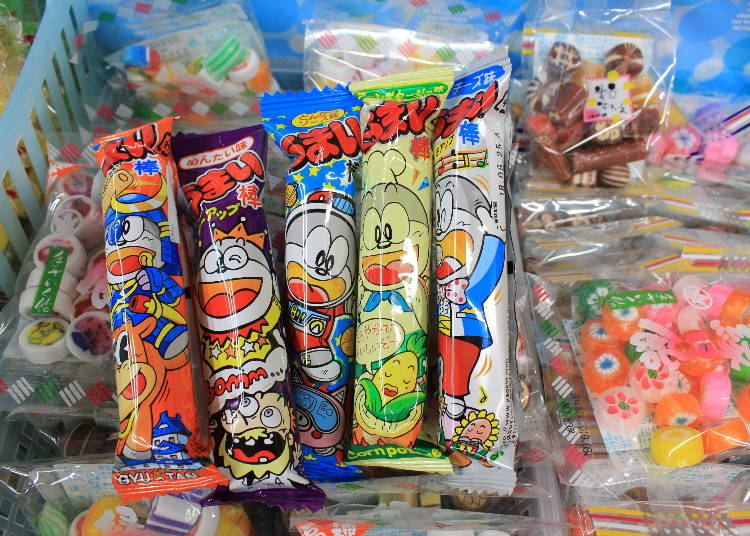 The unique packaging and characters are one reason for Umaibo’s popularity – maybe because it resembles the famous Doraemon so much. (10 yen per stick)