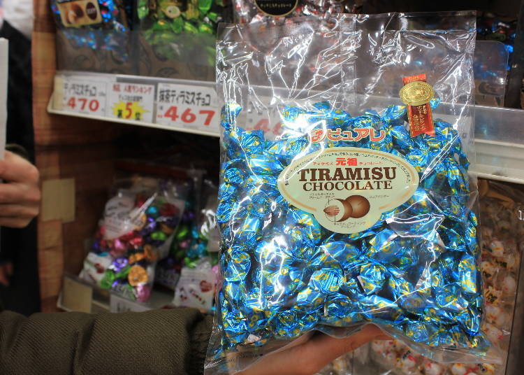 이게 바로 원조 티라마스 초콜릿. 500g 들이 대형 사이즈가 특히 인기다. 1500엔.