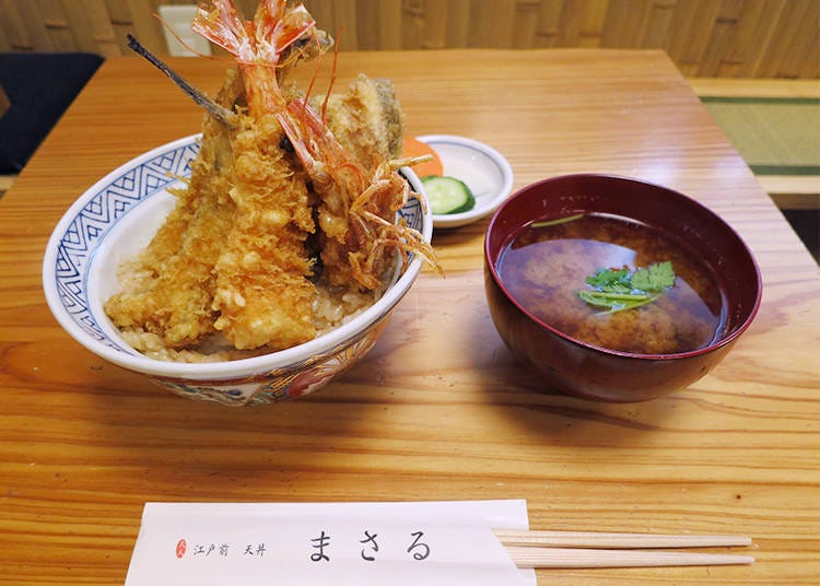 The Ōiri Edomae Tendon (3,700 yen) on the left and miso soup (200 yen) on the right. Unlike many other restaurants, Masaru charges a small extra fee for miso soup. That’s because even the soup is exquisite and comes from a production in Nikkō.