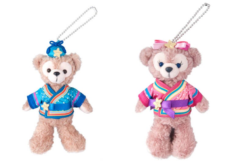 ダッフィーとシェリーメイのぬいぐるみバッジ各1800円