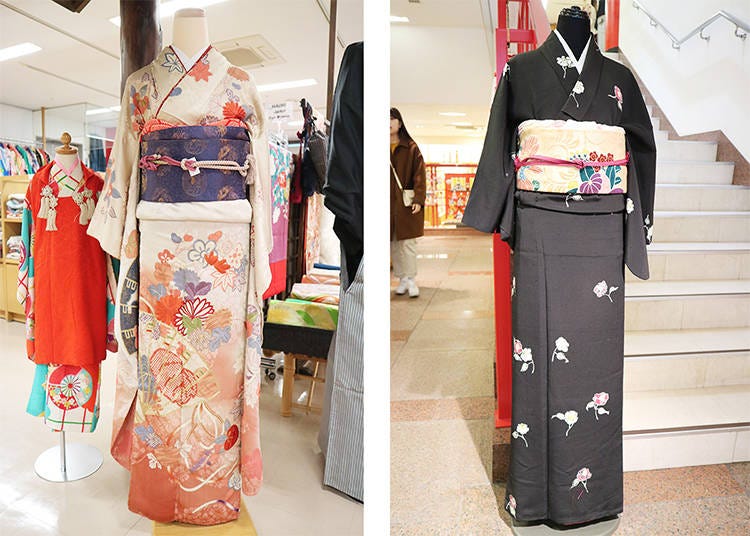 ▲ On the left is an antique kimono. It’s called “furisode,” has long sleeves and is a high-class piece of clothing. The kimono in on the right is a modern one called “komon.”