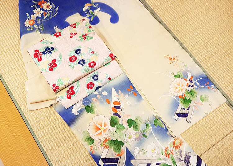 ▲An antique summer furisode. The long-sleeved garment is a young woman’s first formal outfit. Nowadays, it is also often used as a fancy costumer for an equally fancy setting.
