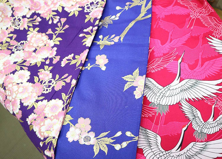 ▲ Popular patterns are cherry blossoms and cranes, traditionally Japanese motifs in beautiful colors.