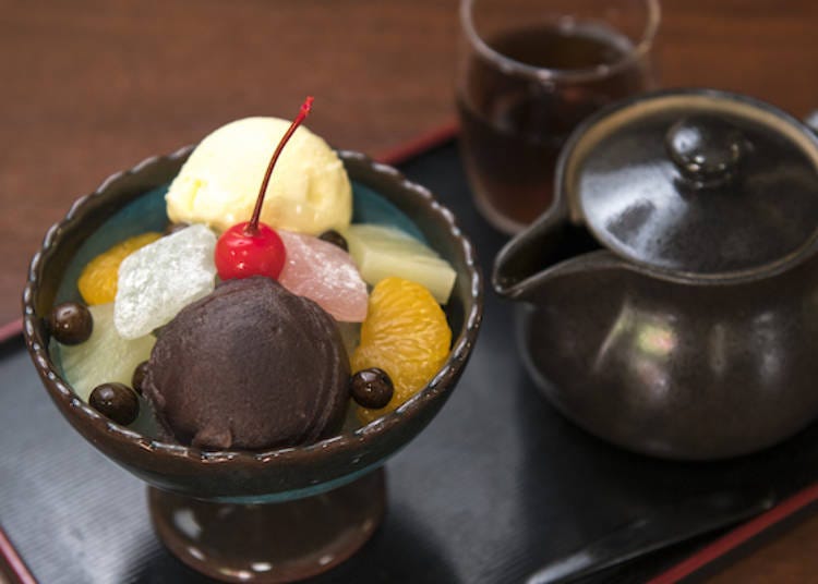 Red bean and honey fruit ice cream (800 yen)